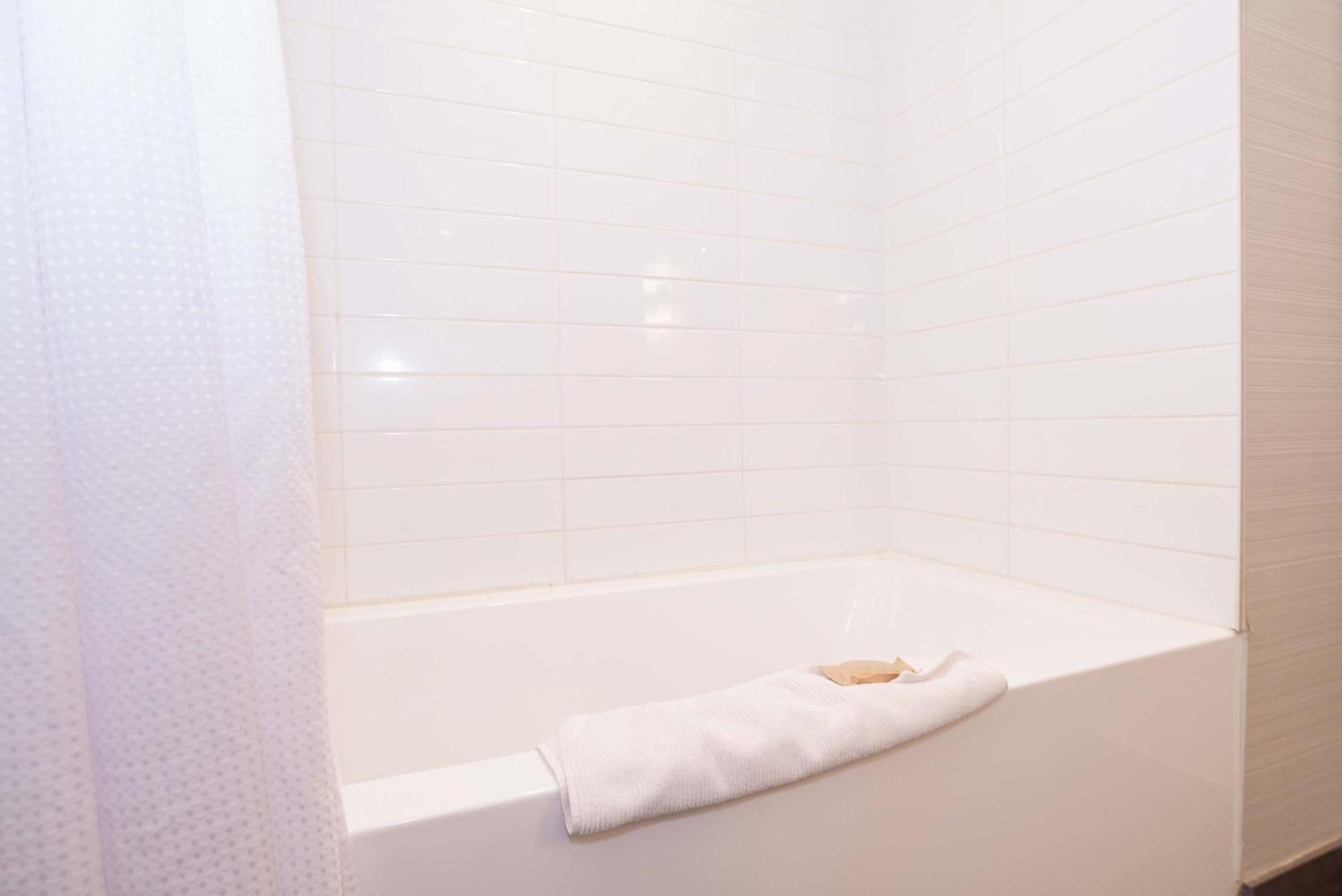 Sandman Hotel Abbotsford Airport Экстерьер фото