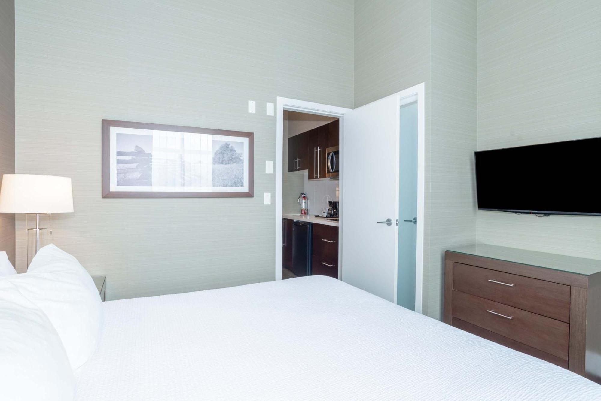 Sandman Hotel Abbotsford Airport Экстерьер фото
