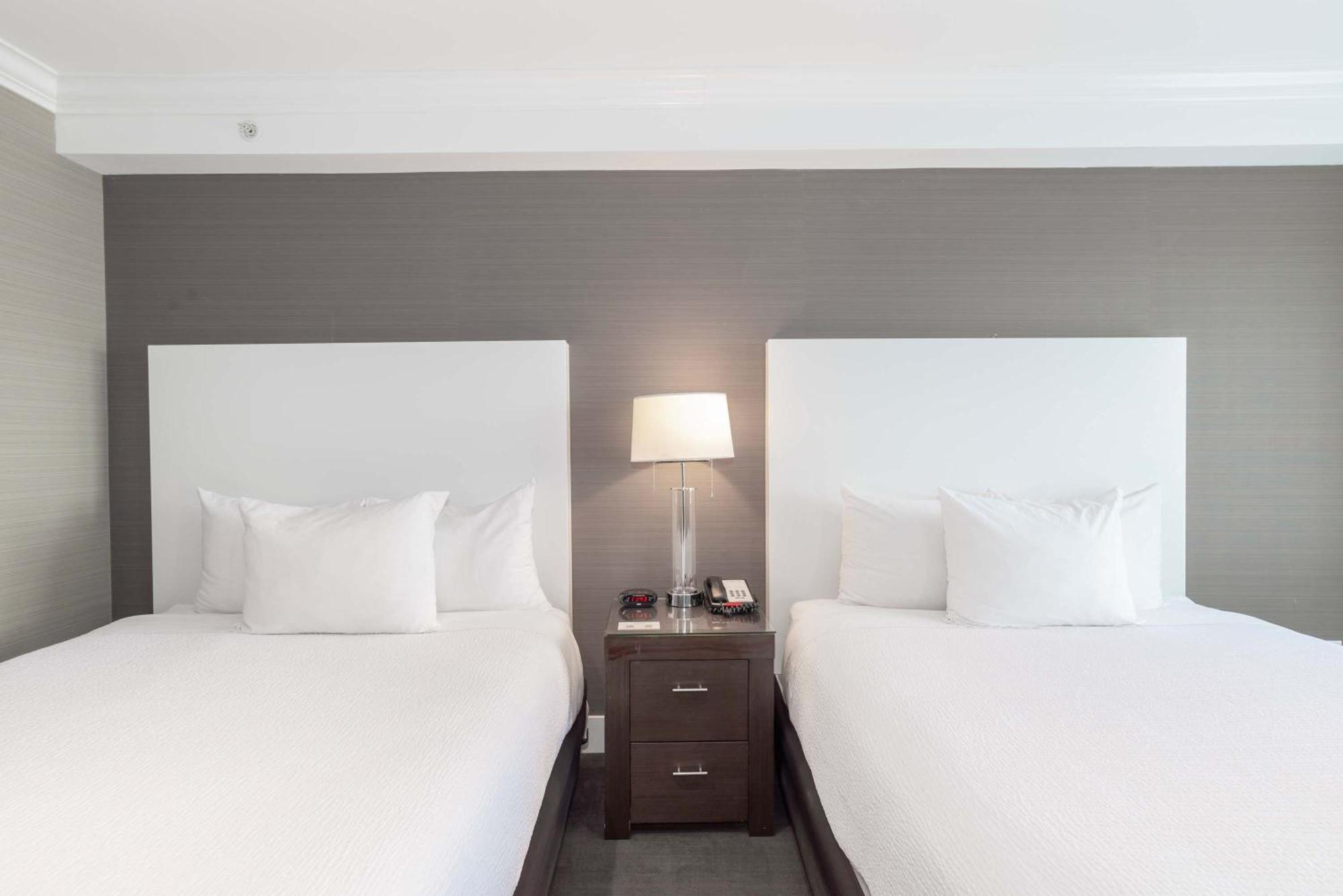 Sandman Hotel Abbotsford Airport Экстерьер фото