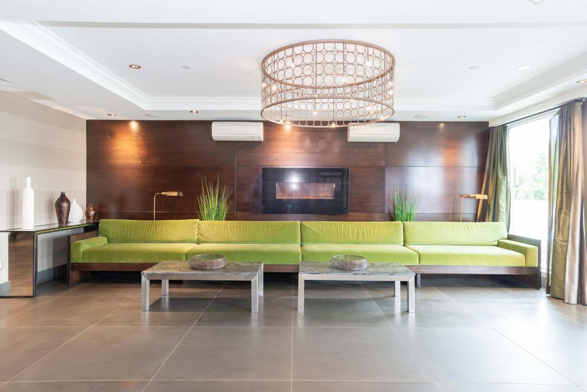 Sandman Hotel Abbotsford Airport Экстерьер фото